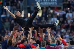 PSG juara Liga Prancis, Enrique persembahkan gelar kepada para pendukung