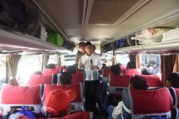 Ratusan warga Kediri manfaatkan balik gratis ke Jakarta dan Surabaya