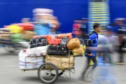 Jasa angkut barang penumpang di Pelabuhan Samarinda