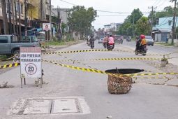 Pemkot Medan perbaiki ruas jalan  yang berlubang akibat amblas