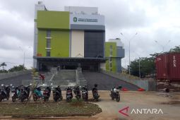Krisantus imbau masyarakat tidak berobat keluar daerah