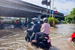 Jakbar lakukan pengerukan kali hingga pembangunan waduk