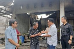 IKAMABDYA berikan bantuan untuk warga Abdya yang tertimpa musibah kebakaran