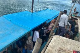 Kapal kandas saat hendak sandar di Pelabuhan Tajur Biru Riau, 59 orang penumpang selamat