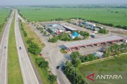 Petugas tutup rest area KM 86 Tol Cipali karena muncul gumpalan asap dari tanah