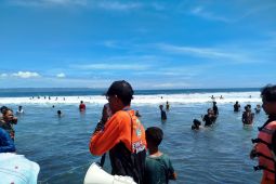 Seorang wisatawan meninggal terseret ombak di Pantai Paseban Jember