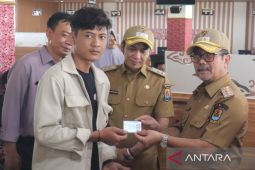 Bupati Cirebon memastikan pelayanan publik berjalan normal usai Lebaran