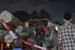 KA Jenggala tabrak truk di Gresik, asisten masinis meninggal dunia