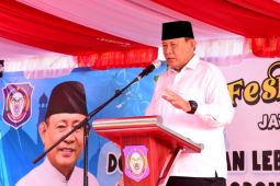 Gubernur Gusnar beri kado 100 tahun desa Reksonegoro