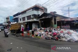 DLH Rejang Lebong tambah jam kerja petugas pengangkut sampah