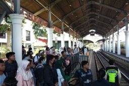 Hari pertama kerja, 47.501 penumpang naik turun kereta api di Daop 8