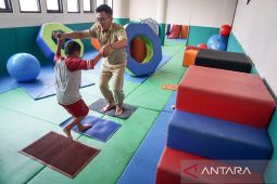 Paparan gawai sejak dini bisa menyebabkan anak terkena autisme virtual
