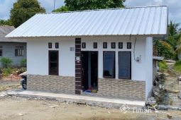 PT Timah serahkan rumah layak huni bantu lansia Jelitik