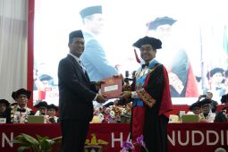 Menteri Pertanian motivasi wisudawan di Makassar
