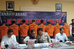 Pabrik uang palsu terungkap setelah penemuan tas di stasiun KA