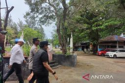Pemkot Bengkulu terima bantuan mobil dan 150 kontainer sampah