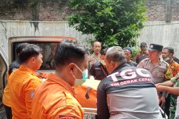 Polsek Wonocolo selidiki soal temuan dua jenazah di kamar kos