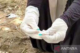 Tumpukan limbah medis B3 ditemukan di area pemukiman di Karawang