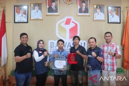 Bawaslu RI beri penghargaan bagi pengawas TPS di Desa Juhu