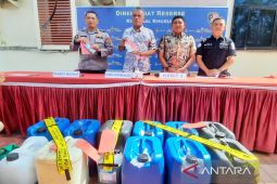 Polda Kalsel tangkap dua operator SPBU jual Pertalite Rp10.200 per liter