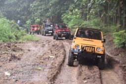 Pemkab Cirebon mempromosikan wisata Batu Lawang lewat Festival Jeep