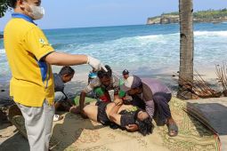 Dua pelajar meninggal terseret ombak Pantai Klayar Pacitan