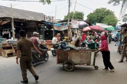 Satpol PP Tangerang memasifkan penertiban PKL di Pasar tradisional