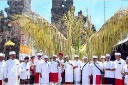 Ribuan warga Buleleng rayakan tradisi Bukakak