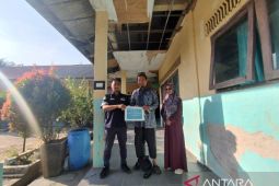 PT Timah Serahkan Bantuan untuk Madrasah Ibtidaiyah Darul Jannah Karimun