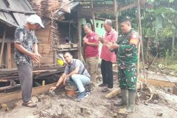 TNI  bedah 31 rumah warga miskin di Bengkayang-Singkawang