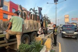 Putaran balik di jalan Karawang yang ditutup selama Lebaran mulai dibuka