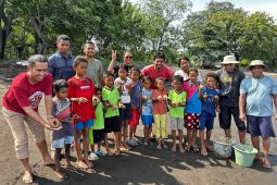 Pokmaswas Desa Lewotobi melepas 131 tukik ke laut