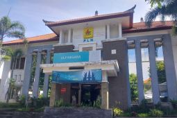 PLN minta masyarakat perhatikan jaringan listrik saat pasang penjor