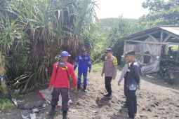 Tim SAR evakuasi jasad korban yang hilang terbawa arus sungai di Garut