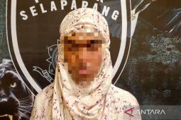 Viral!! Pria shalat di Masjid Islamic Center Mataram pakai mukena