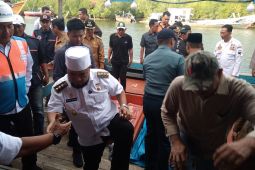 Gubernur Bengkulu salurkan belasan ton bahan pokok untuk warga Enggano