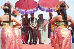 Pangdam Udayana disambut tradisi tepung tawar