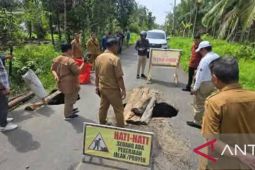 Bupati Tanjabbar minta mobil bertonase berat tidak melintas di Semau
