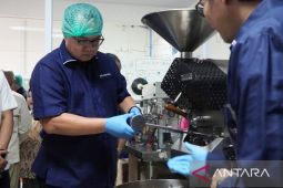 Sekolah Vokasi IPB University gandeng Inti Gravfarm luncurkan "Teaching Factory Kopi"