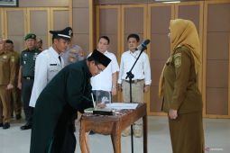 Wabup Bangka Selatan minta Pj Kades Simpang Rimba layani masyarakat dengan baik