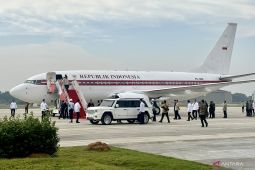 Presiden Prabowo tiba di Lanud Halim Jakarta setelah selesai lawatan di Timur Tengah