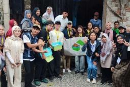 Mahasiswa Unismuh dan Singapura edukasi petani Gowa