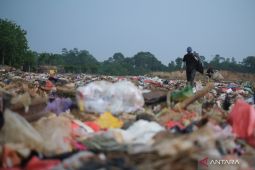 DLHK Kendari catat 243 ton produksi sampah per hari saat libur Lebaran 2025