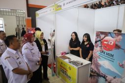 Pemkab Kuningan menggelar bursa kerja sediakan 13.358 lowongan