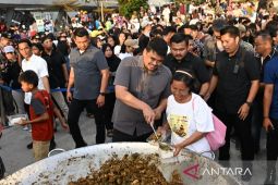 Masak besar Bobon bersama Gubernur  Sumut diserbu ribuan warga
