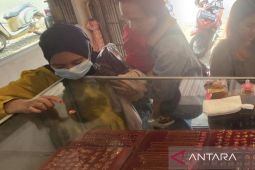 Harga emas perhiasan di Palembang dekati angka Rp11 juta per suku