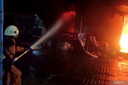 Kebakaran toko kelontong di Surabaya, dua orang meninggal