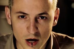 Video musik "In the End" lampaui 2 miliar penayangan di YouTube