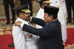 Politik kemarin, Prabowo Subianto menandatangani UU TNI hingga Dasco bertemu elit PKS
