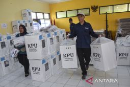 Petugas PPS kawal logistik pemungutan suara ulang pada Pilkada Tasikmalaya ke ribuan TPS